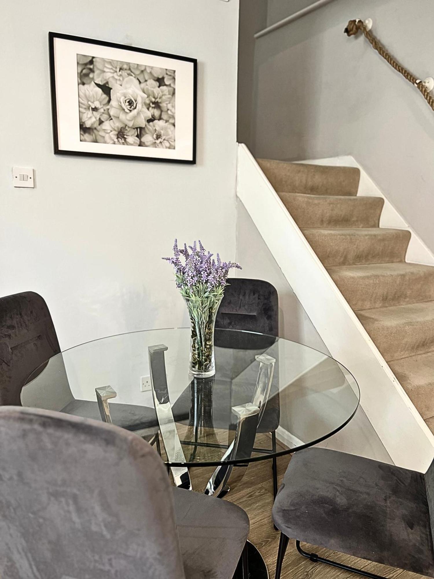 Kensington 2 Bedroom House-Big Living Area And Kitchen-Harrods-National History Museum-Hyde Park-Near 2 Underground Lines ロンドン エクステリア 写真